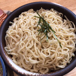 こりく - 「鴨ときのこのつけ麺」、「麺W」の麺他。麺はちぢれ全粒粉麺。