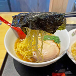 超純水採麺 天国屋 - スープに浸して麺を包んでいただきます