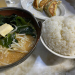 あじ平 - ごはん大盛り。一合強くらいはあります。