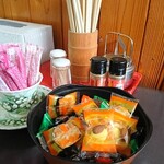 鉄板焼 くるみ - お手元 (おかき サービス)