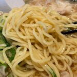 丸源ラーメン - 麺アップ