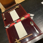 肉料理ふくなが - 個室(堀りごたつ)。靴を脱ぎます。足裏暖かくほっこり。