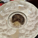 肉料理ふくなが - 中は赤くてふわふわ、肉汁あふれます。