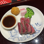 肉料理ふくなが - マルシンのステーキ。しっとり柔らかい。左上のピンポン玉大のコロッケも美味しかったです。