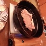 馳走屋河の - 佐賀牛A5サーロイン　鉄板焼き　焼いてもらってます～