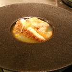 鉄板焼レストラン八景 - 鯛、浅利、三浦野菜のスープ仕立