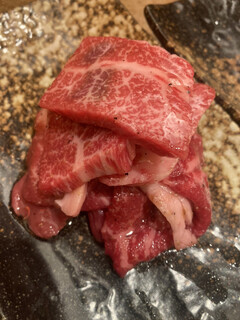 Yakinikusansui - 生赤肉の切り落とし盛　1,680円