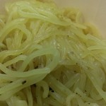 ロッテリア - 替え玉用の麺、少しだけ焦げ目が入っています。ソース無しの焼そば？