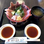 すし道中 やじ喜多 - 「わさび用」「生姜用」で醤油2皿