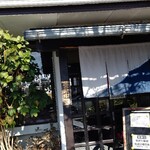 六助うどん - 店舗入り口