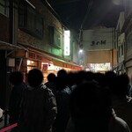 魚秀 - ５時に１００人並んでます