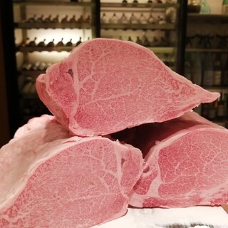 独自のルートで仕入れた肉の最高峰をご堪能ください