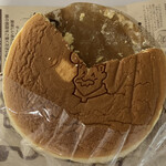 りくろーおじさんの店 大阪伊丹空港店 - 夫が写真より先に食べてしまったため、無惨な姿に…りくろーカット（格子切り？）が良さそう…？