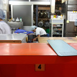 味安 - おばちゃん仕込み中