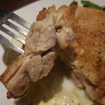 ビストロ石川亭 - 鶏もも肉のロースト　２種のマスタードマヨネーズソース；断面