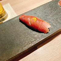 鮨 いつみ - ぶりの握り、カラシを薬味に！