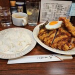 デリス - 本日のスペシャルメニュー　上ロースカツ目玉焼き添え　850円+エビフライ　400円　ライス1/4