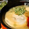 河童ラーメン本舗 - 赤河童ラーメン(880円)+煮玉子(50円)、もやし(100円)、青ネギ(100円)。