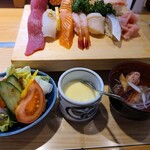 大船鮨 - サラダ・茶碗蒸し・お吸い物