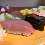 旬鮮寿司　魚錠 - トロ入り握り