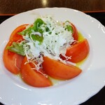 新千歳空港温泉 お食事処 - トマトサラダ