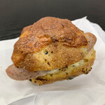 メゾン ムラタ - オリーブ チーズ ソーセージ ¥330