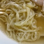 Teuchi Ramen Hayabusa - 「伊吹いりこと鰹のらーめん」の麺アップ