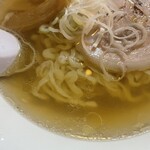 Teuchi Ramen Hayabusa - 「伊吹いりこと鰹のらーめん」のスープアップ