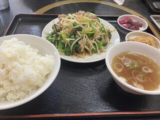 Hitsuji Shokudou - ニラ肉炒め定食 950円