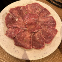炭火焼肉ホルモン うしごろ 中目黒店 - 極みタン
