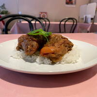 シェフス - シェフスカレー　ルーはない鶏もも肉カレー煮込みなスパイス中華カレー