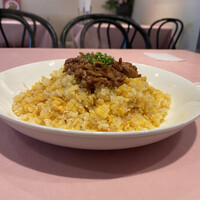 シェフス - 肉のせ炒飯　玉子のみのふんわり炒飯と甘辛な豚肉細切り