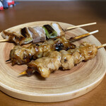 日本一 - 料理写真:ひな串、手羽にんにく串、豚ねぎ串