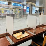 Dotoru Kohi Shoppu - 雑踏を眺めながらのカウンター席