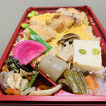 Ekiben No Bensai Tei - 込900円：知床鶏めし