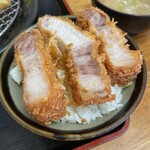 とんかつ 栄ちゃん - かとう丼は贅沢に3個盛りで。