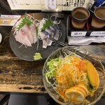 なか屋 - しぼりたて日本酒飲み比べ、野菜サラダ