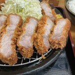 とんかつ 栄ちゃん - ライトサイド。脂身の果実みたいな甘さにズッキュン。