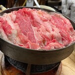 すき焼･鍋物 なべや - 牛肉鉄鍋❤お肉たっぷり‼️＾＾