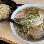 らーめん　心道 - 醤油ラーメンとチャーハンを食べるとお腹がいっぱいになります