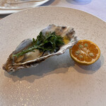 リストランテ 桜鏡 - 牡蠣の蒸したもの（春菊とシークワーサー）