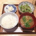 いな村 - 本日の日替わり膳 (ご飯、味噌汁、小鉢)