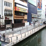 つけ麺屋 やすべえ - 道頓堀川右岸です