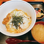 193760024 - 日本一かつ丼　少なく見えますが丼が大きい