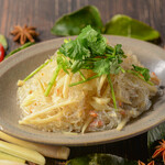 ズワイ蟹と春雨のタイ風炒め