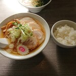 佐野ラーメン いってつ - チャーシューメンと小ライスの図