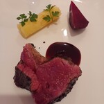 レストラン・モリエール - 鹿肉　リンゴとアプリコットジャム　ビーツ　ポテトグラタン