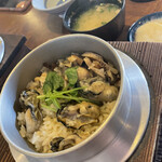 Rokuzaemon - カキ釜飯は牡蠣たっぷり。