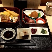 古今 本店 - 数量限定 松花堂。ご飯はオカワリできます