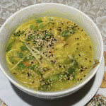インドカレー料理 ナマステグル - ネパール風カレーラーメン上から。器大きく野菜たっぷりで食べ応えあり